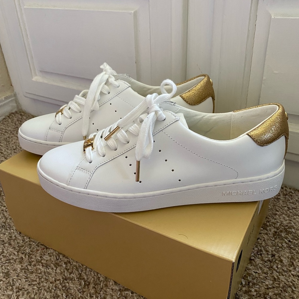 Michael Kors White / Gold NWT . Size 7.5m - Picture 7 of 8